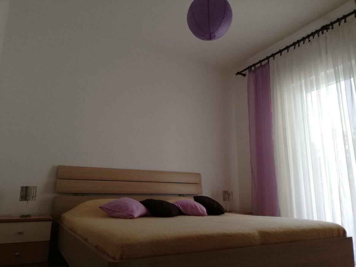 Spacious Family Apartment With Parking In The Shade And Barbecue House Шибеник Экстерьер фото