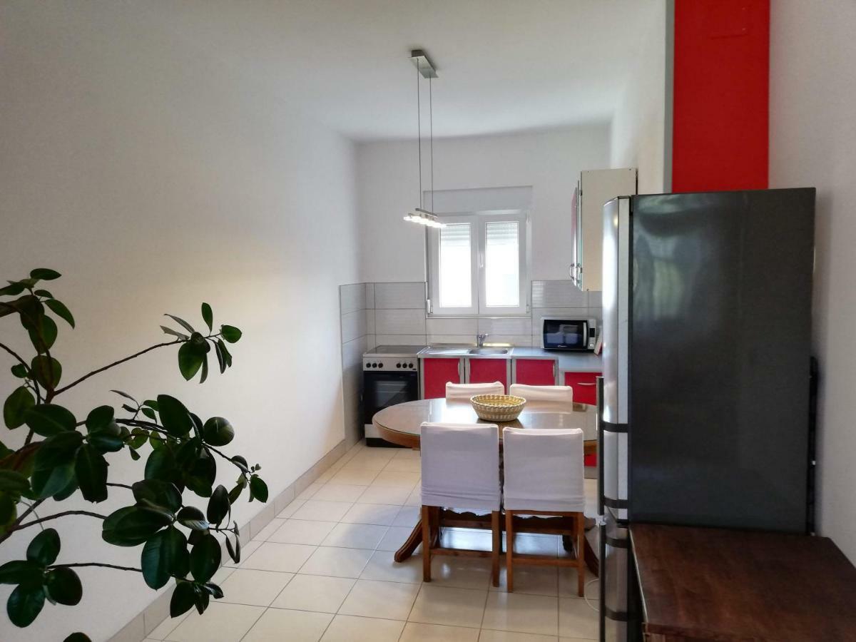 Spacious Family Apartment With Parking In The Shade And Barbecue House Шибеник Экстерьер фото